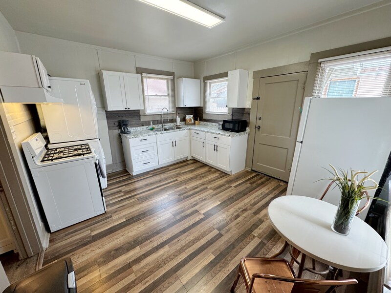 519 W Ridgewood Ct in San Antonio, TX - Building Photo