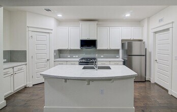 710 Arrow Point Dr in Cedar Park, TX - Building Photo - Building Photo