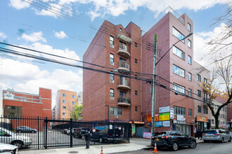 132-52 41st Ave in Flushing, NY - Building Photo - Primary Photo