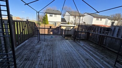 1190 Upper Ottawa St in Hamilton, ON - Building Photo - Building Photo