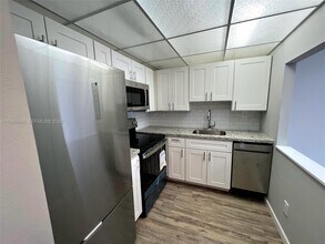 210 172nd St, Unit 234 in Sunny Isles Beach, FL - Foto de edificio - Building Photo