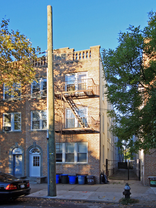 2764 E 16th St in Brooklyn, NY - Foto de edificio - Building Photo