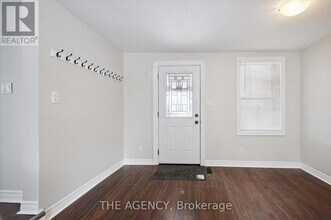 26 Bergey St in Cambridge, ON - Building Photo - Building Photo