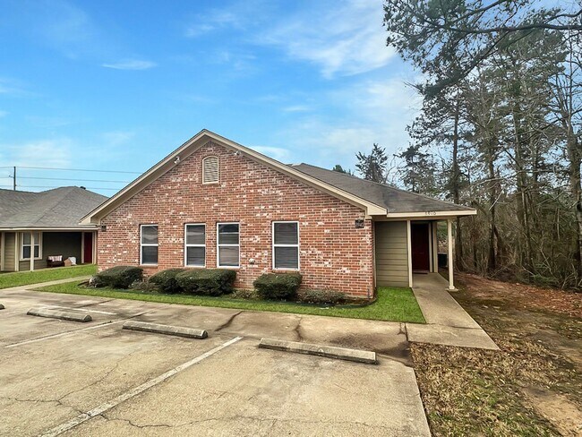 8652 Mansion Creek Cir in Tyler, TX - Building Photo - Building Photo
