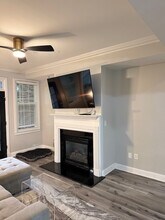 Room in Condo on Peachtree St NE in Atlanta, GA - Building Photo - Building Photo