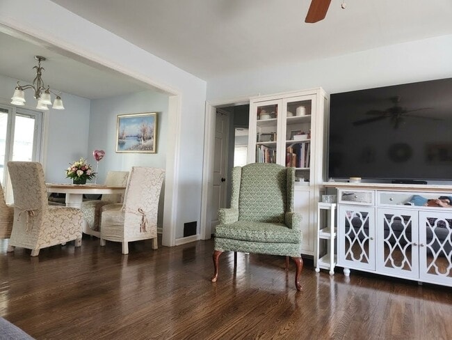 311 E 6th Ave, Unit 1 in Roselle, NJ - Building Photo - Building Photo