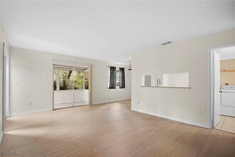 3291 Prince Edward Island Cir in Ft. Myers, FL - Foto de edificio - Building Photo