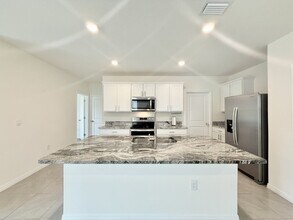 10759 Penny Gale Loop in San Antonio, FL - Foto de edificio - Building Photo