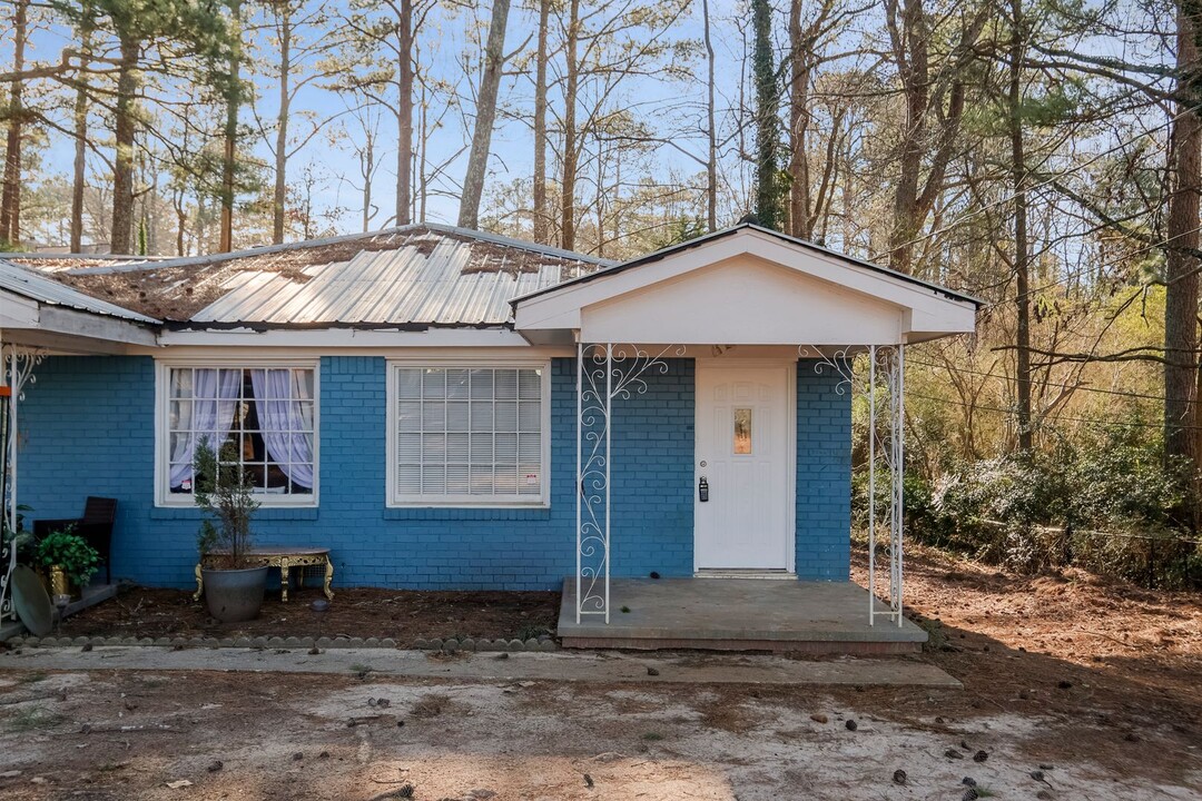 528 Springlake Rd in Lawrenceville, GA - Building Photo