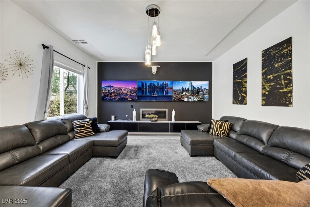 8117 Aster Meadow Way in Las Vegas, NV - Building Photo