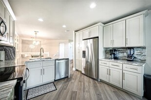 27113 Oakwood Lake Dr in Bonita Springs, FL - Building Photo