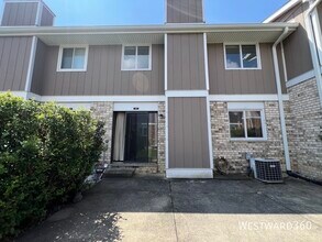 1185 Leicester Ct in Wheaton, IL - Foto de edificio - Building Photo