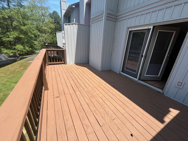 120 Point Shore Private Dr in Piney Flats, TN - Foto de edificio - Building Photo
