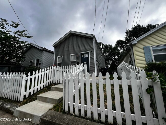 property at 939 Goss Ave