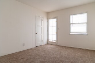 11066 Mississippi Ave-Unit -11066 in Los Angeles, CA - Building Photo - Building Photo
