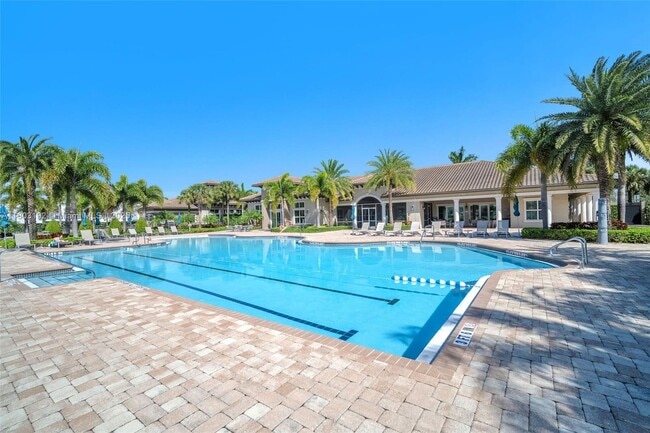 5040 Eucalyptus Dr in Hollywood, FL - Foto de edificio - Building Photo
