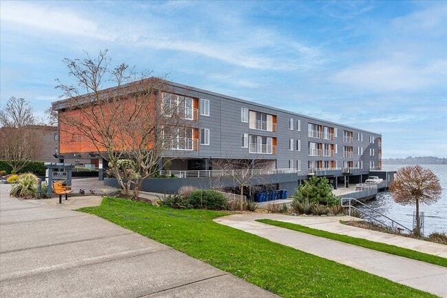 733 Lake St S in Kirkland, WA - Building Photo - Building Photo