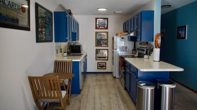 384 Minz Park Cir, Unit 5 in West Bend, WI - Building Photo - Building Photo