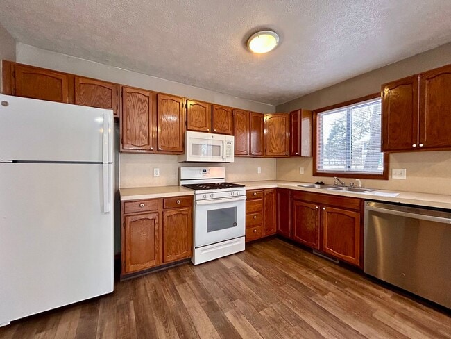 5500 Kalamazoo Ave SE in Kentwood, MI - Building Photo - Building Photo