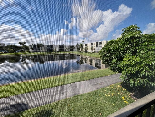 7340 Amberly Ln in Delray Beach, FL - Foto de edificio - Building Photo