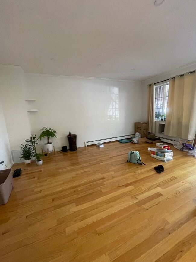 66 Bay 31st St, Unit 1 in Brooklyn, NY - Building Photo - Building Photo