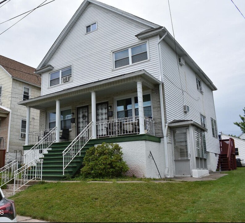 1347 Dartmouth St in Scranton, PA - Building Photo