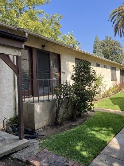 215 N Myrtle Ave in Monrovia, CA - Building Photo - Building Photo