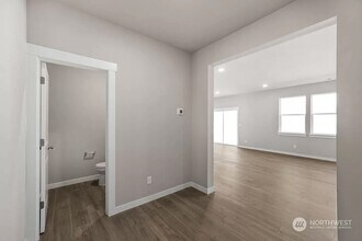 1233 SW Pendleton Way in Port Orchard, WA - Building Photo - Building Photo