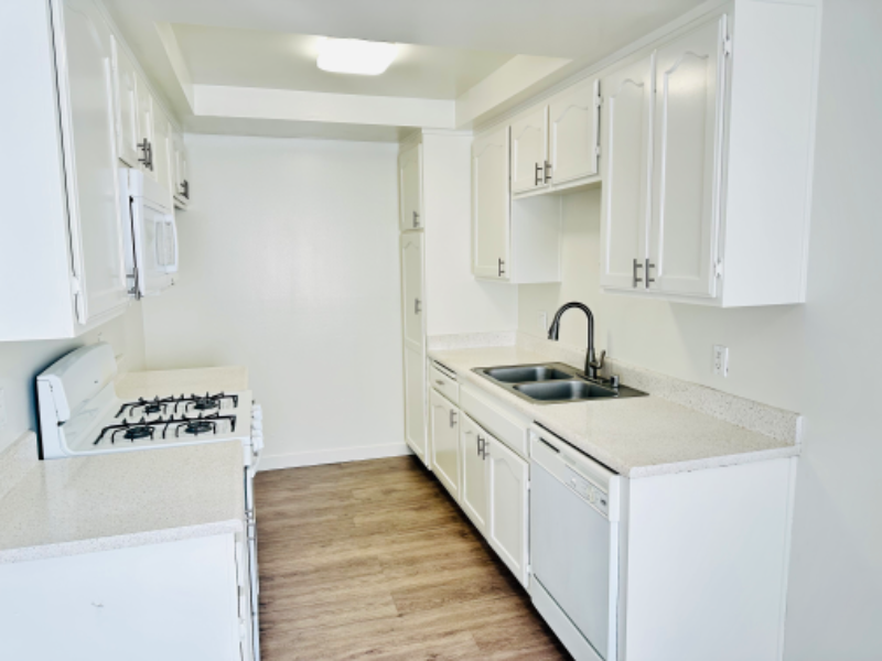 14826 Magnolia Blvd in Los Angeles, CA - Building Photo