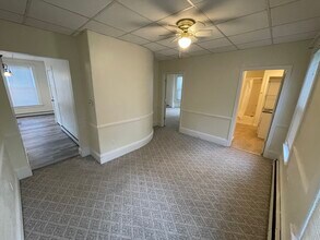 91 6th St, Unit Unit-2 in Dover, NH - Foto de edificio - Building Photo