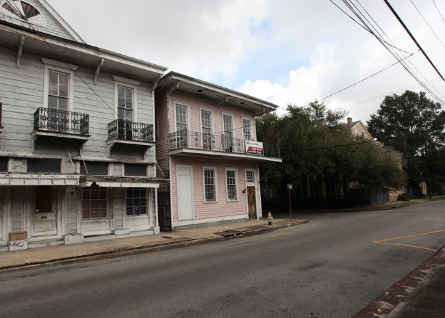 2131 Carondelet St in New Orleans, LA - Building Photo - Building Photo