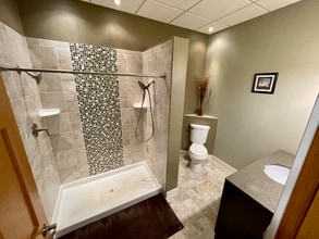 108 S Main St in Otterbein, IN - Foto de edificio - Building Photo