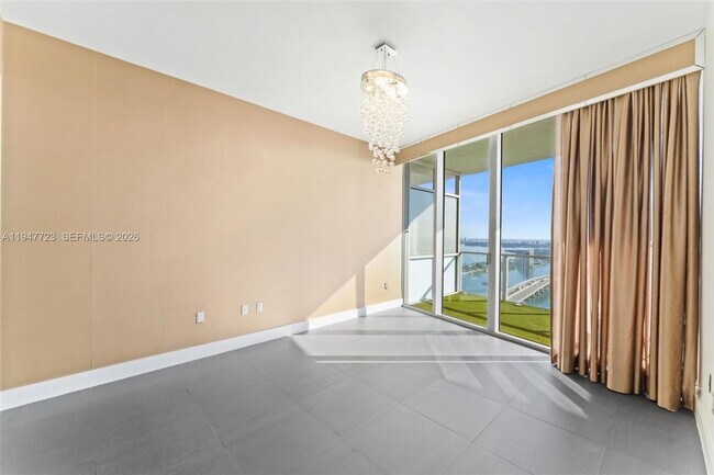 1100 Biscayne Blvd, Unit 4502 in Miami, FL - Foto de edificio - Building Photo