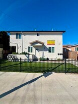 457 E 30th St in Los Angeles, CA - Building Photo