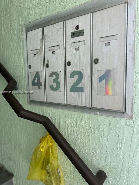 220 NW 7th Ave in Miami, FL - Foto de edificio - Building Photo