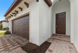 7757 Bristol Cir in Naples, FL - Building Photo - Building Photo
