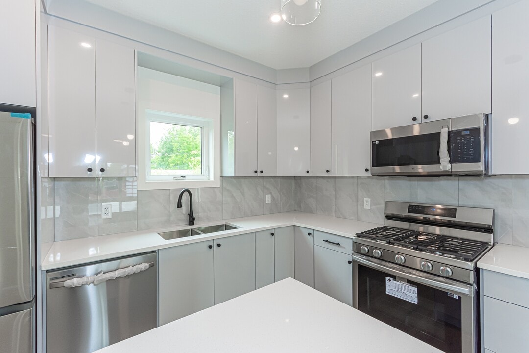 14912-14109 109 Ave in Edmonton, AB - Building Photo
