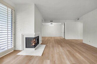 2131 Century Park Ln, Unit 116 in Los Angeles, CA - Building Photo - Building Photo