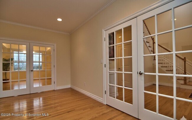 1002 Cir Green Dr in South Abington Township, PA - Building Photo - Building Photo