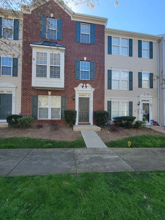 9614 Blossom Hill Dr in Huntersville, NC - Building Photo