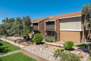 Capistrano in Tucson, AZ - Building Photo