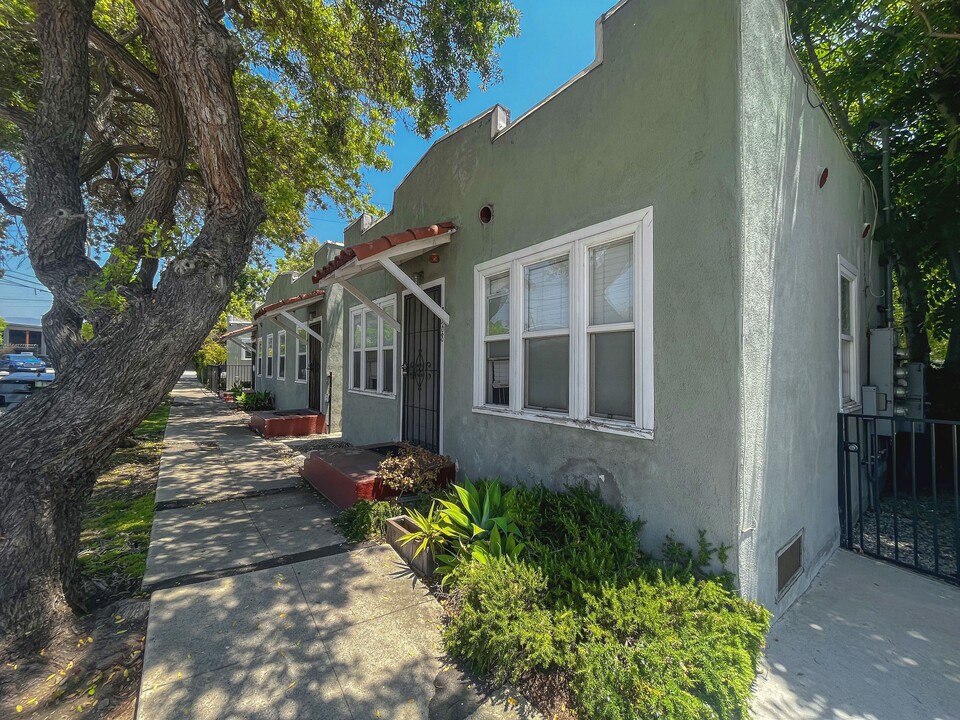 3278 Casitas Ave in Los Angeles, CA - Building Photo