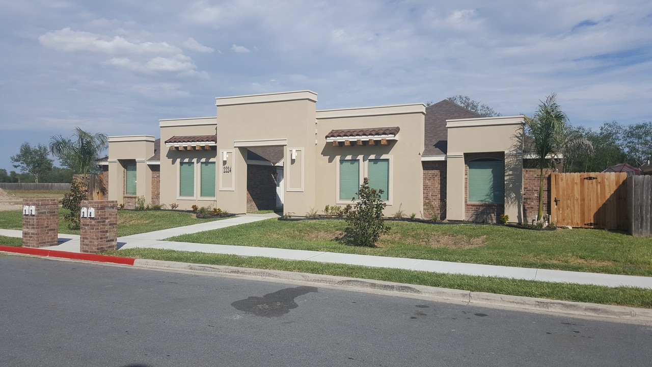 Mojave 4plexes in Edinburg, TX - Building Photo