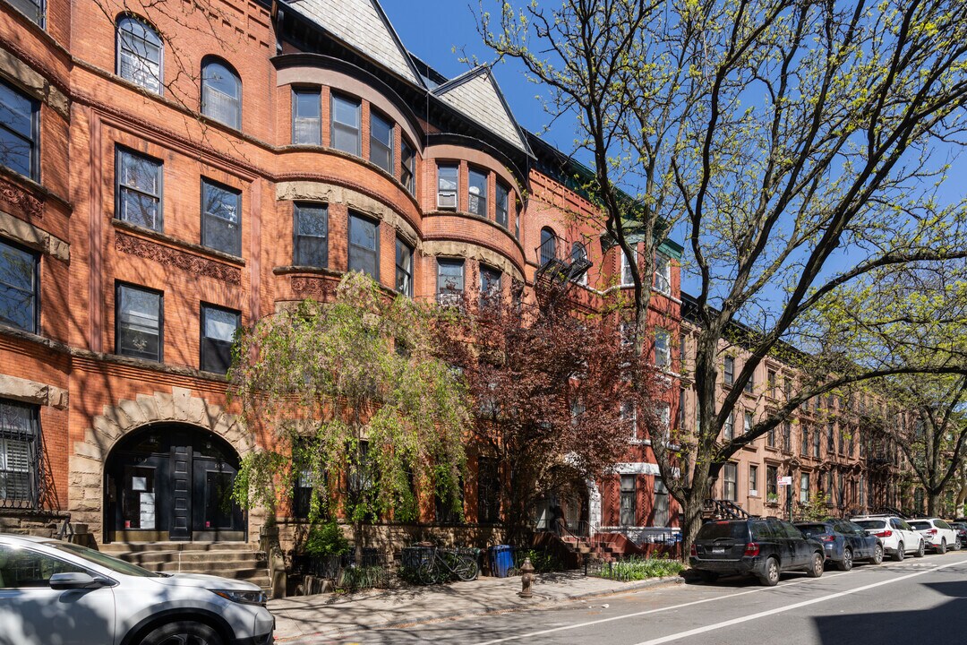 107 Berkeley Pl in Brooklyn, NY - Foto de edificio