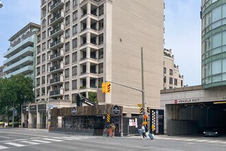 89 Avenue Rd in Toronto, ON - Building Photo - Building Photo