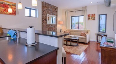 340 Grove St in Jersey City, NJ - Building Photo - Building Photo