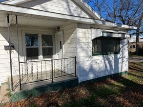 240 Adrian St in Wausau, WI - Foto de edificio - Building Photo