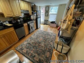 232 Cambridge St, Unit 7 in Boston, MA - Foto de edificio - Building Photo