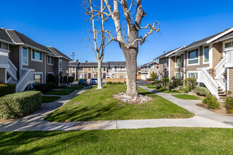 Walnut Village Townhomes in Orange, CA - Building Photo - Building Photo