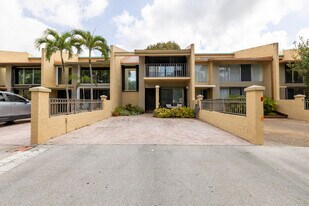 720 E Coco Plum Cir in Plantation, FL - Building Photo